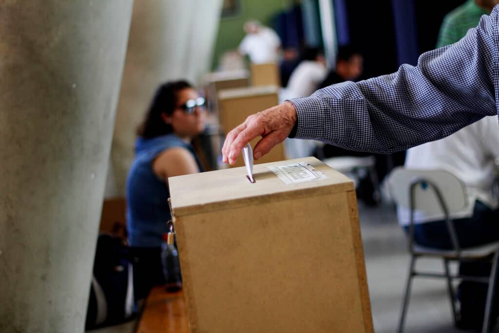 Cadem: 37% Apruebo, 47% Rechazo