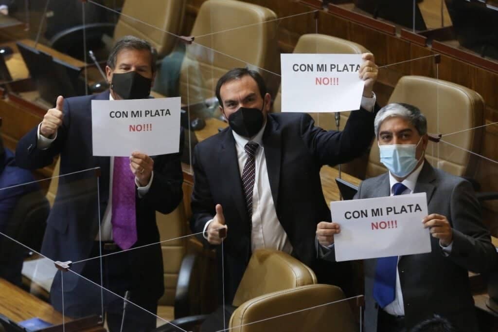 Diputados de Chile Vamos presentan proyecto para que fondos de AFP sean inexpropiables