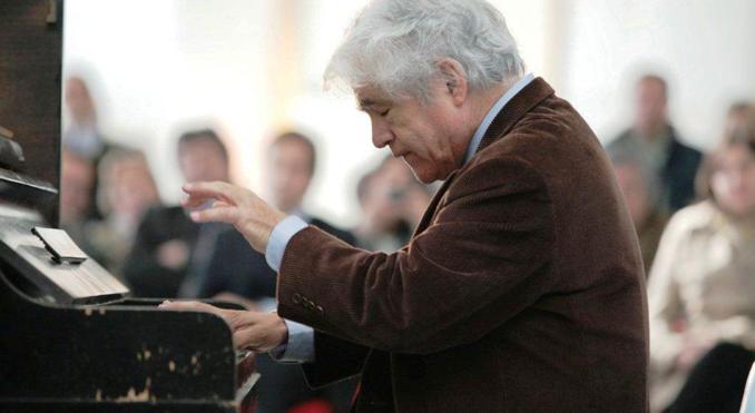 Roberto Bravo se presentará en el teatro provincial de Curicó
