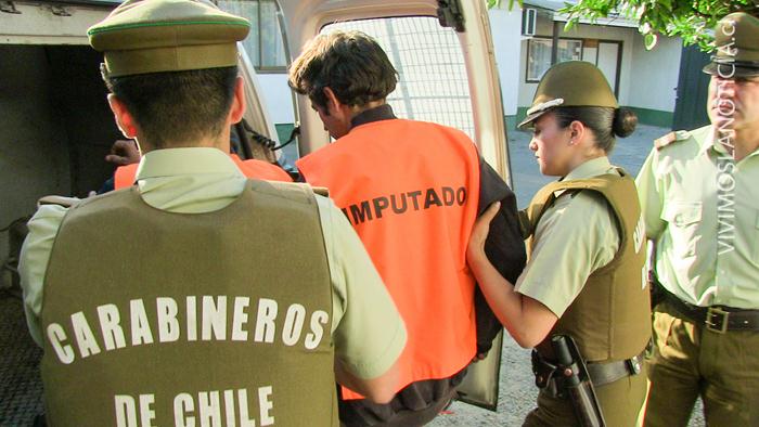 Detienen a menores tras loca carrera en camioneta robada