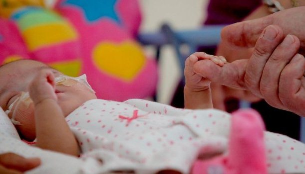 Aprueban licencia laboral para padres de niños con enfermedades graves