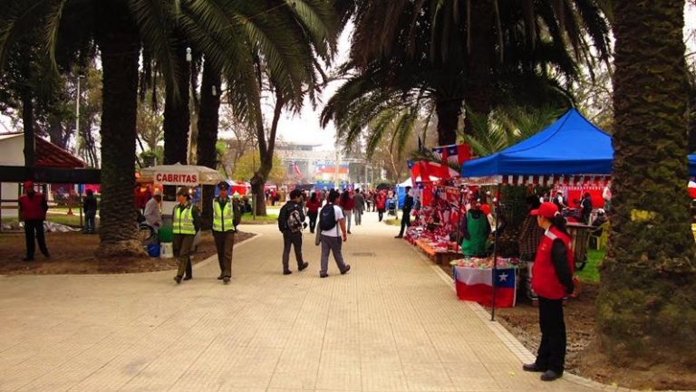 Capacitan en salubridad a expositores gastronómicos de la Fiesta de la Chilenidad