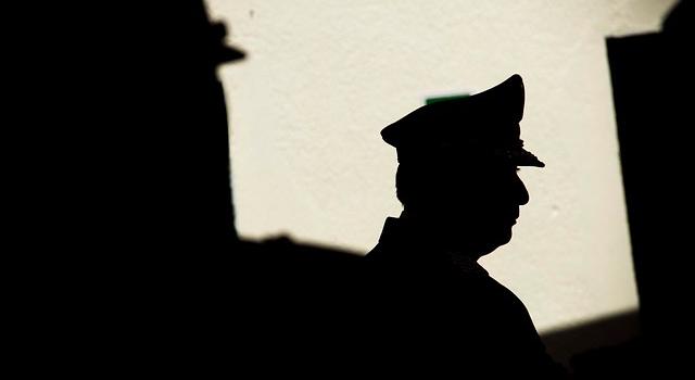 Carabinero entregaba información y armas a clonadores de tarjetas