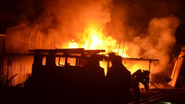 Familia tenina escapa en medio de incendio de vivienda