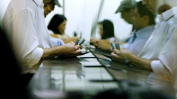 Funcionarios públicos recibirán sueldo completo durante postnatal