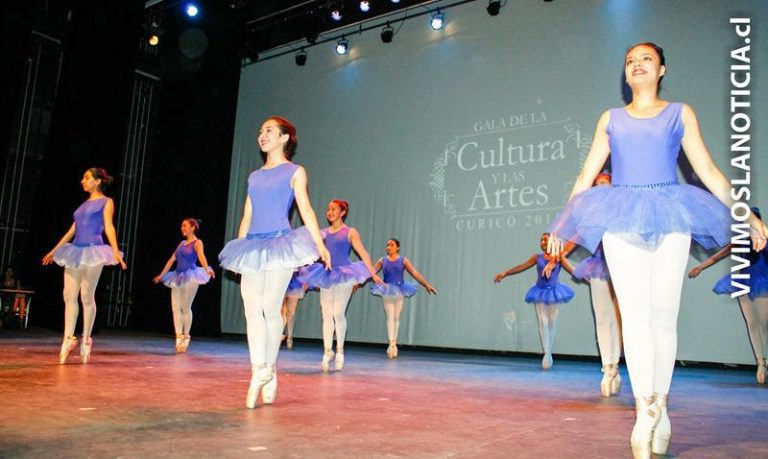 Curicó vivió su III gala de la Cultura y la Artes en nuevo Teatro Provincial