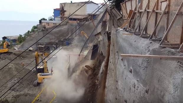 Video capta momento exacto de derrumbe en Valparaíso