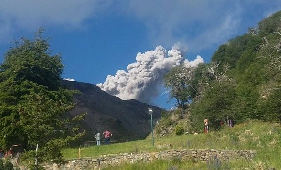 Onemi: Actividad en Nevados de Chillán es un “breve pulso de ceniza”
