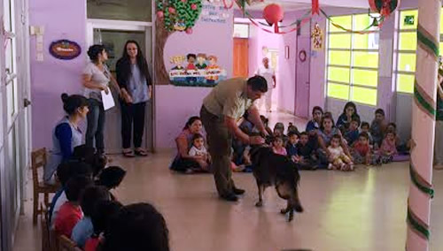 Carabineros de La Florida visita jardín infantil de verano en Talca