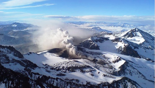 Sernageomin declara en Alerta Amarilla al volcán Planchón-Peteroa