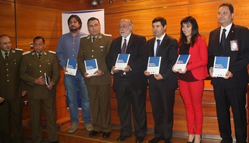 Intendencia y Fiscalía entregan manual de primeras diligencias a policías maulinos