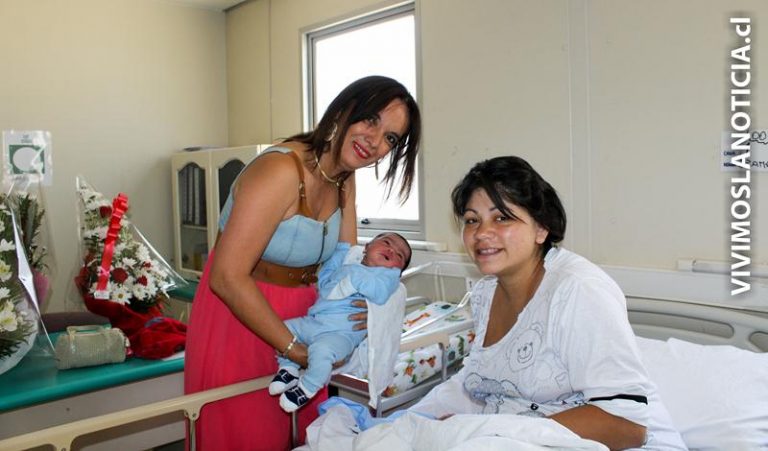 Bebe curicano es el primer nacido del 2016 en la región del Maule