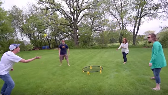 Llega a Curicó el innovador y entretenido Spikeball