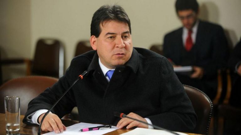 Diputados, intendentes y alcaldes figuran como deudores del Fondo Solidario