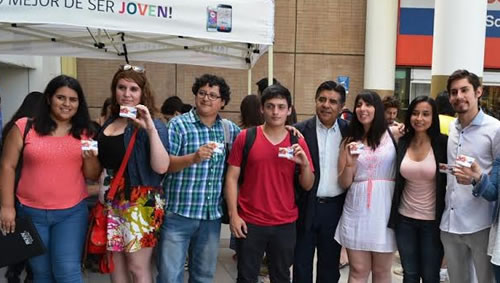 Entregan 2 mil 500 entradas para que jóvenes acudan al cine
