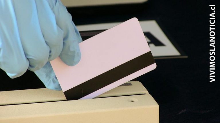 Expulsan a colombianos que clonaban tarjetas en Talca