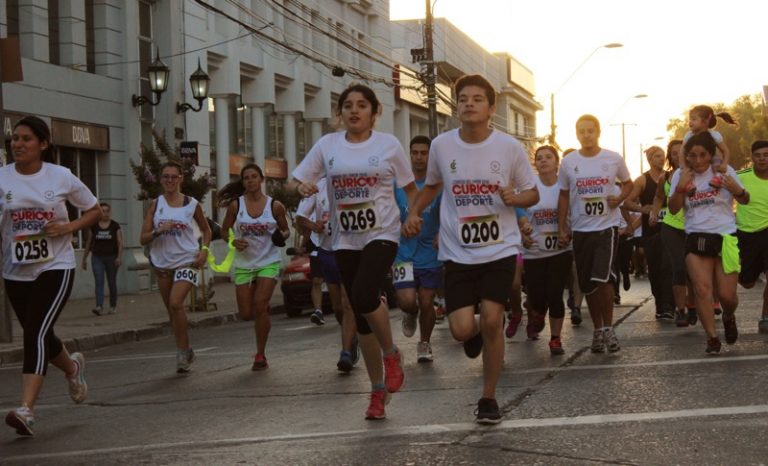 Curicanos corrieron para celebrar el día del amor