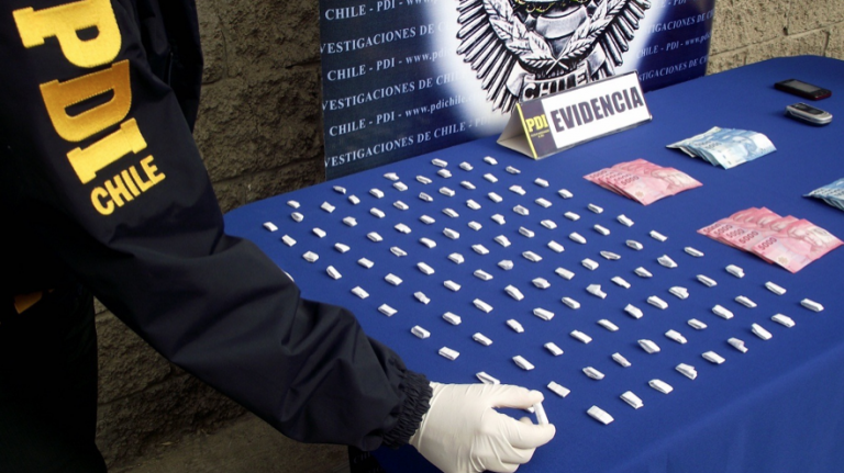 Intentó eludir control policial con 48 envoltorios de marihuana