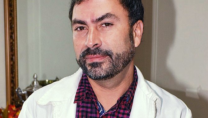 Médico presenta recurso de protección por homofobia laboral
