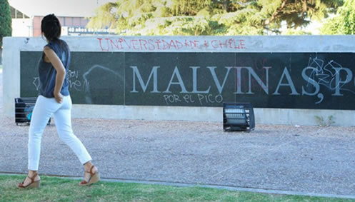 Argentina: Arrestan a 46 chilenos por rayados al Monumento a los Caídos en Malvinas