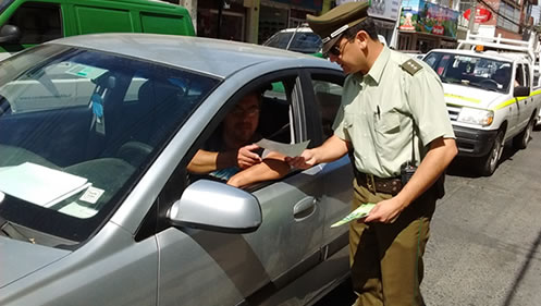 Carabineros realiza campaña para prevenir robo de autos y especies del interior