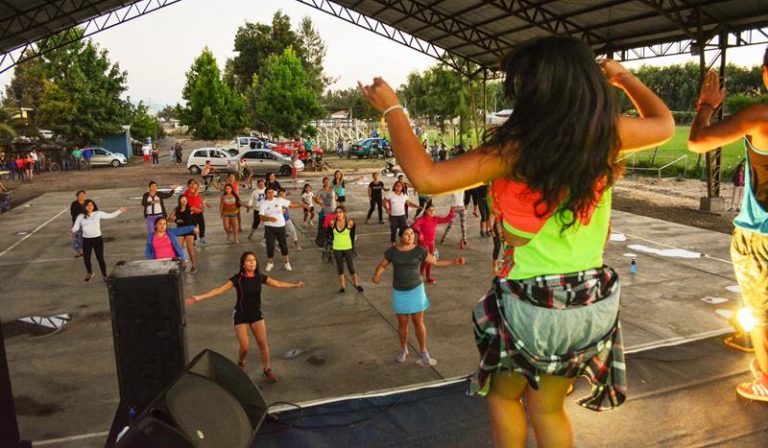 [FOTOS] Sagrada Familia celebra el verano en la playa, Villa Prat y sectores
