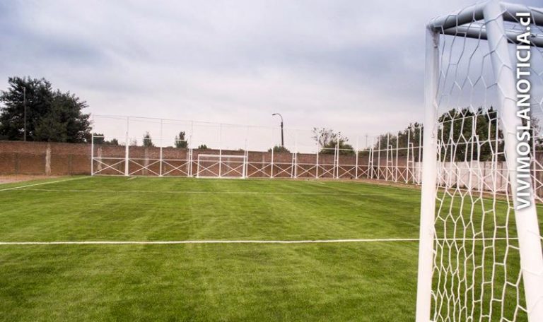 Inauguran cancha de pasto sintético en Liceo Polivalente Japón
