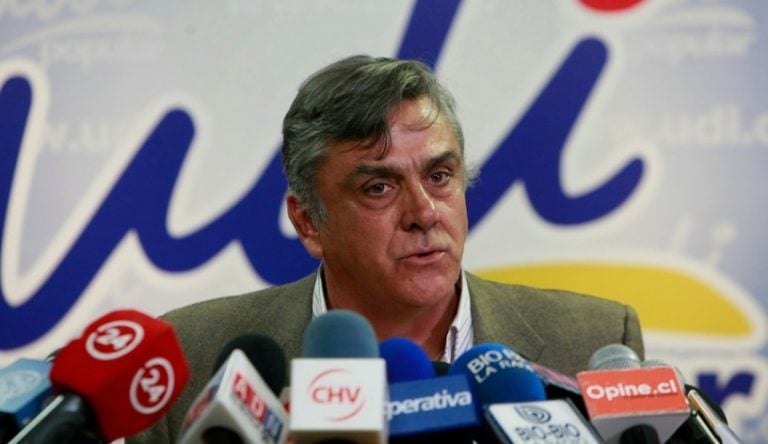 Pablo Longueira renuncia a su militancia en la UDI
