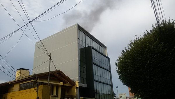 Incendio afectó a edificio en centro de Talca
