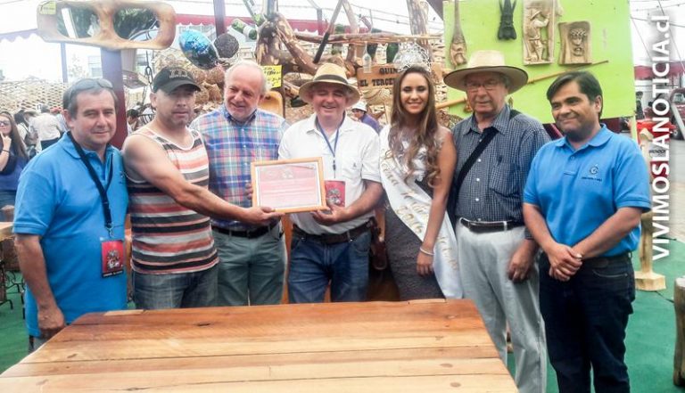 Destacado artesano recibió premio "Adrián Chirigua González"