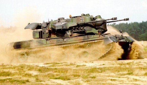 Condenan a oficiales del Ejército por malversación en compra de tanques