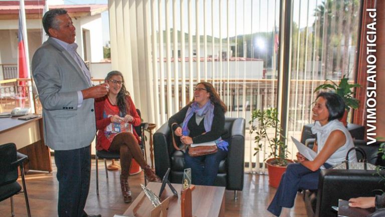 Rauco comparte experiencia de su "Farmacia Popular" con otras comunas
