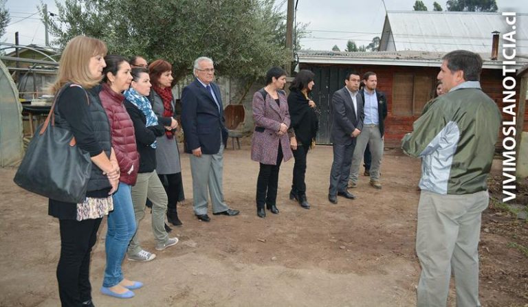Delegación francesa conoció procesos vitivinícolas en liceo polivalente