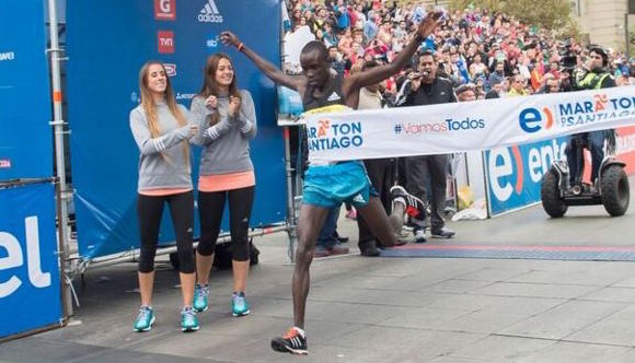 Keniatas se quedaron con el triunfo en el Maratón de Santiago