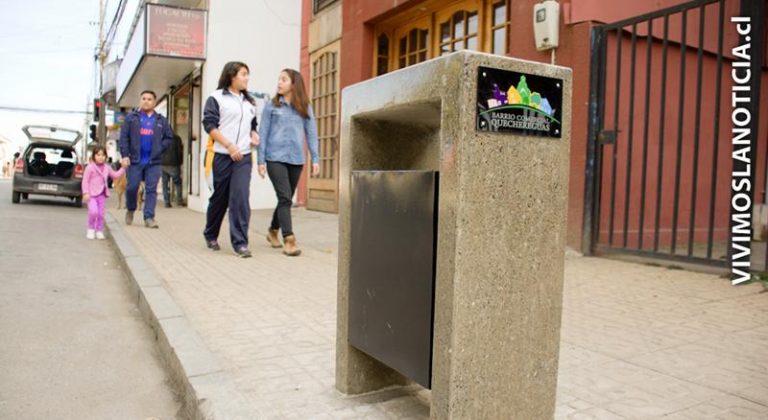Instalan nuevos basureros en el barrio comercial de Molina