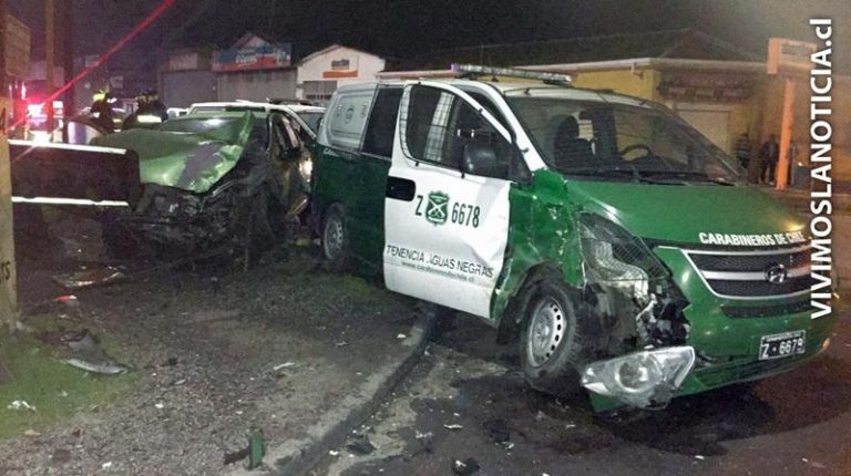 [FOTOS] Conductor ebrio impactó con furgón de Carabineros