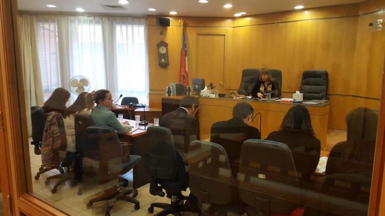 A firme sentencia con administradora de tribunal