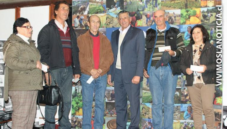 Entregan inventivos económicos a agricultores de Rauco