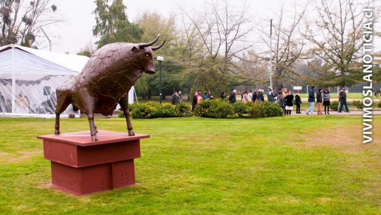 “Domador de Metales” del escultor Sergio Castillo se exhiben en UTalca