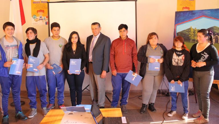 Jóvenes rauquinos beneficiados con "Tarjeta Joven"