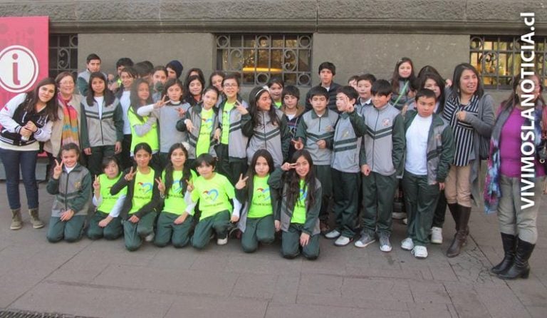 Alumnos de Población Independencia participan de plan “educar en viaje”