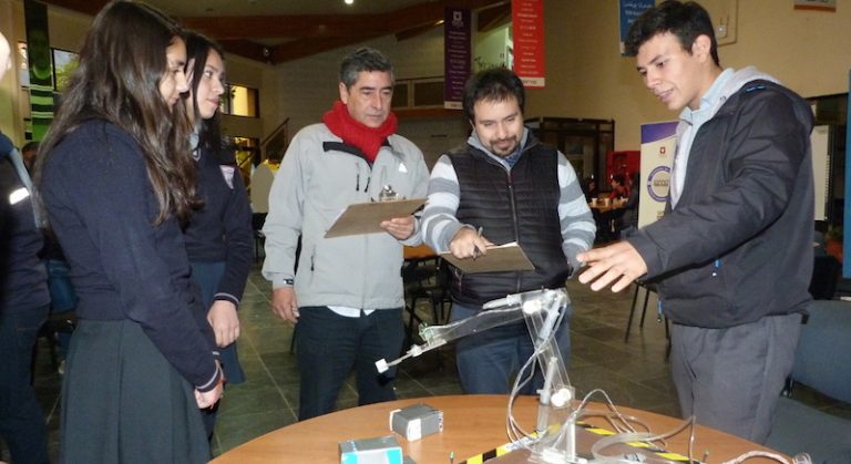 Estudiantes curicanos descubren sus habilidades científicas en concurso