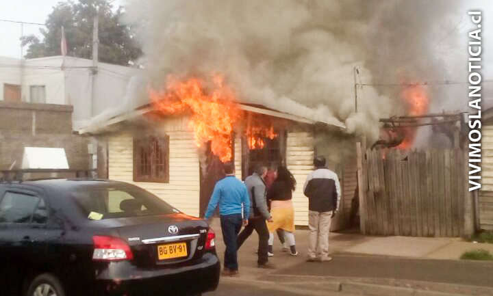Incendio consumió vivienda de madera