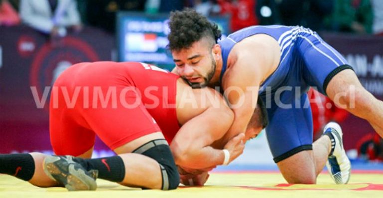 Exhibición de lucha olímpica en Gimnasio Abraham Milad de Curicó