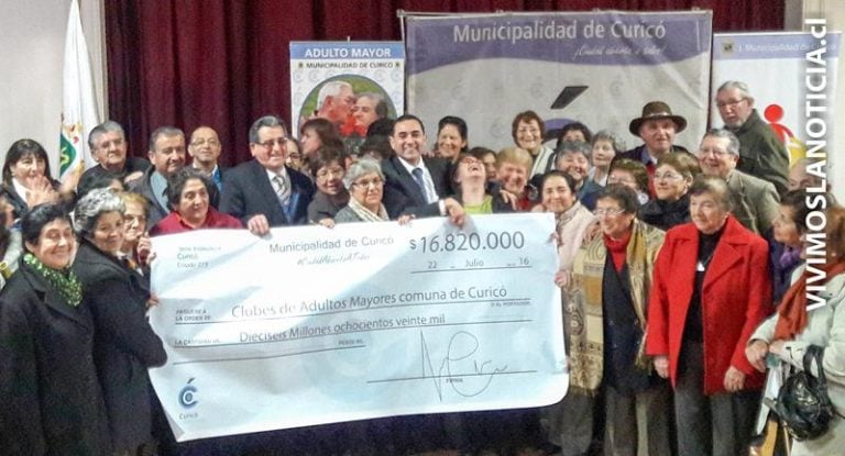 Adultos mayores beneficiados con proyectos recreativos