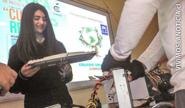Estudiantes se preparan para 1ra feria de reciclaje electrónico