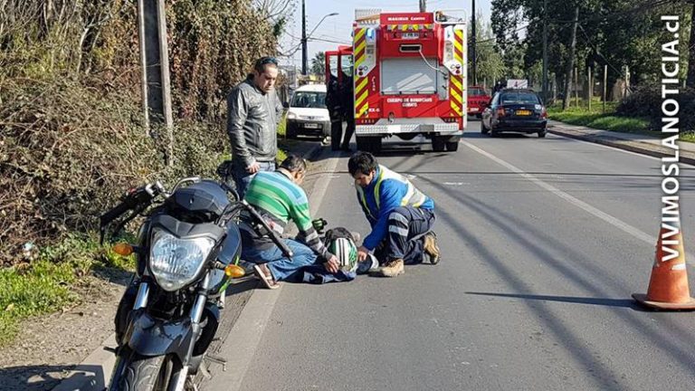 [FOTOS] Dos heridos en violenta colisión en Avenida Rauquén
