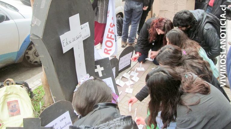 Estudiantes funaron reunión del Consejo de Rectores en Talca