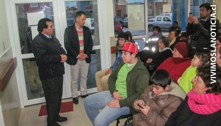 Pacientes del Cecosf Villa Francia reciben sus lentes