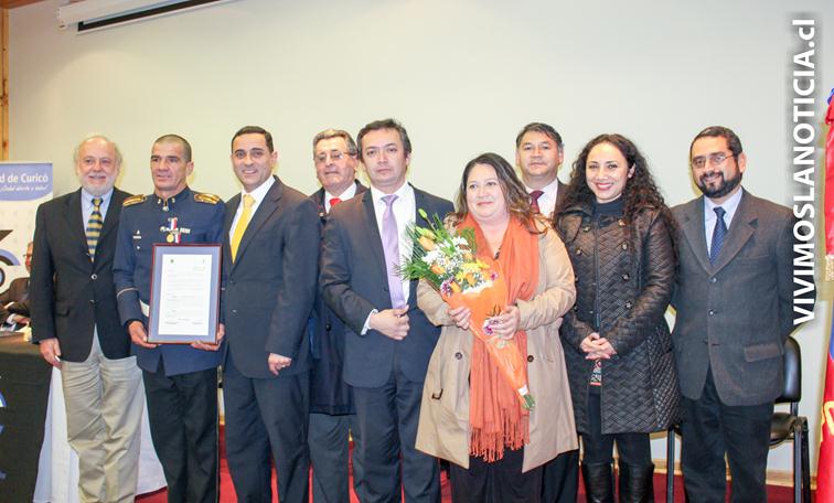 Distinguen con medalla municipal a voluntario de bomberos
